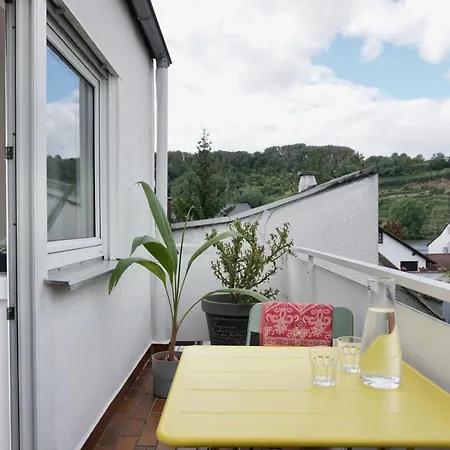 Neu Gemuetliche Fuer Max 5 Personen Mit Balkon Naehe Mosel Mit Blick Auf Weinberge Appartement *